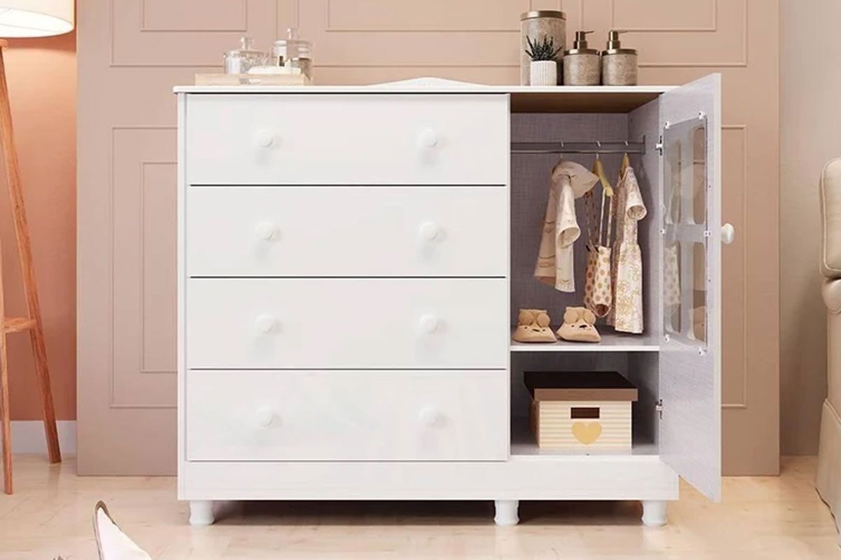 Cômoda Infantil Elô c/1 Porta Cristal e 4 Gavetas - Peroba Cômoda Infantil Elô c/1 Porta Cristal e 4 Gavetas - Peroba